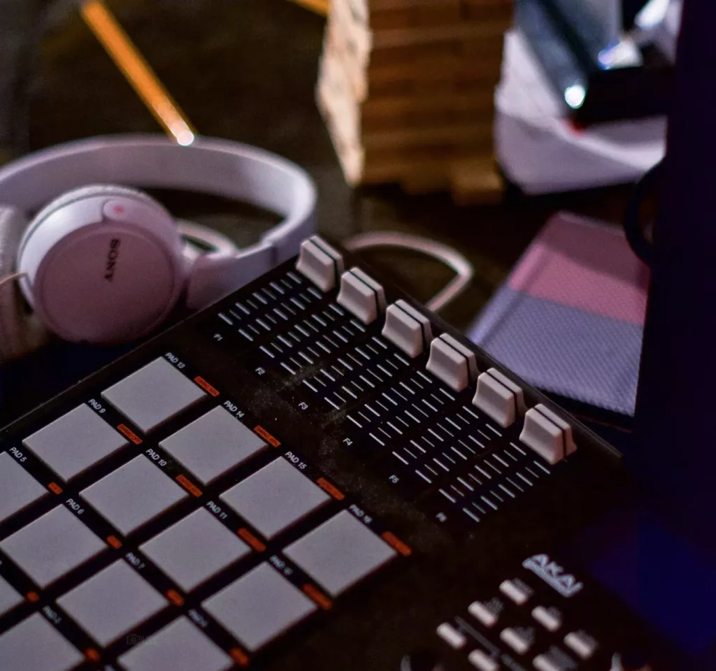MUSIC MIXER