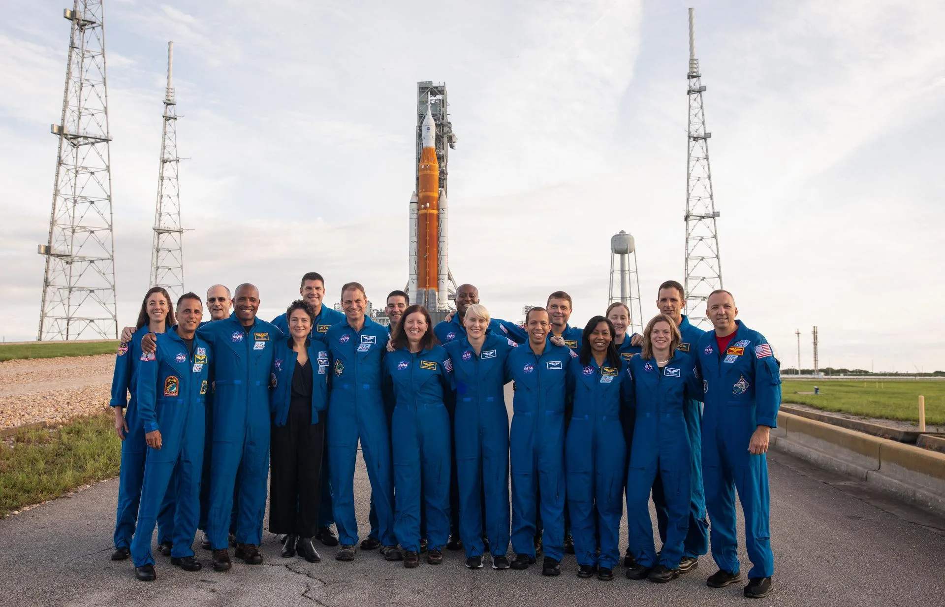 Italian Astronaut Luca Parmitano to Pilot Artemis III in 2027 Artemis Astronaut Photo-Op
