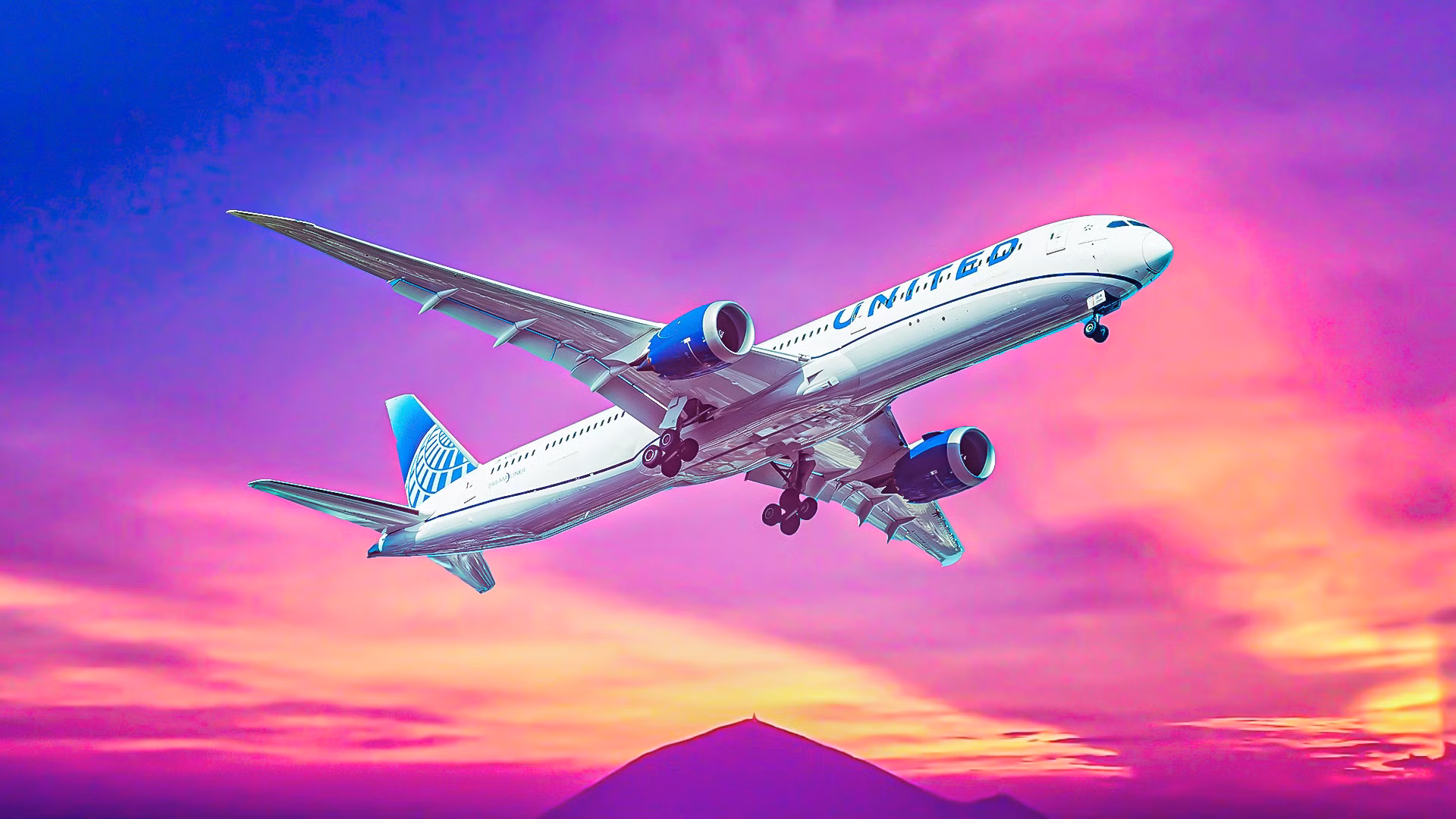 Shocking Bluetooth Bomb Name Forces United 767 U-Turn 770 - United Airlines Boeing 767-400 - Alexandre Rotenberg _ Shutterstock