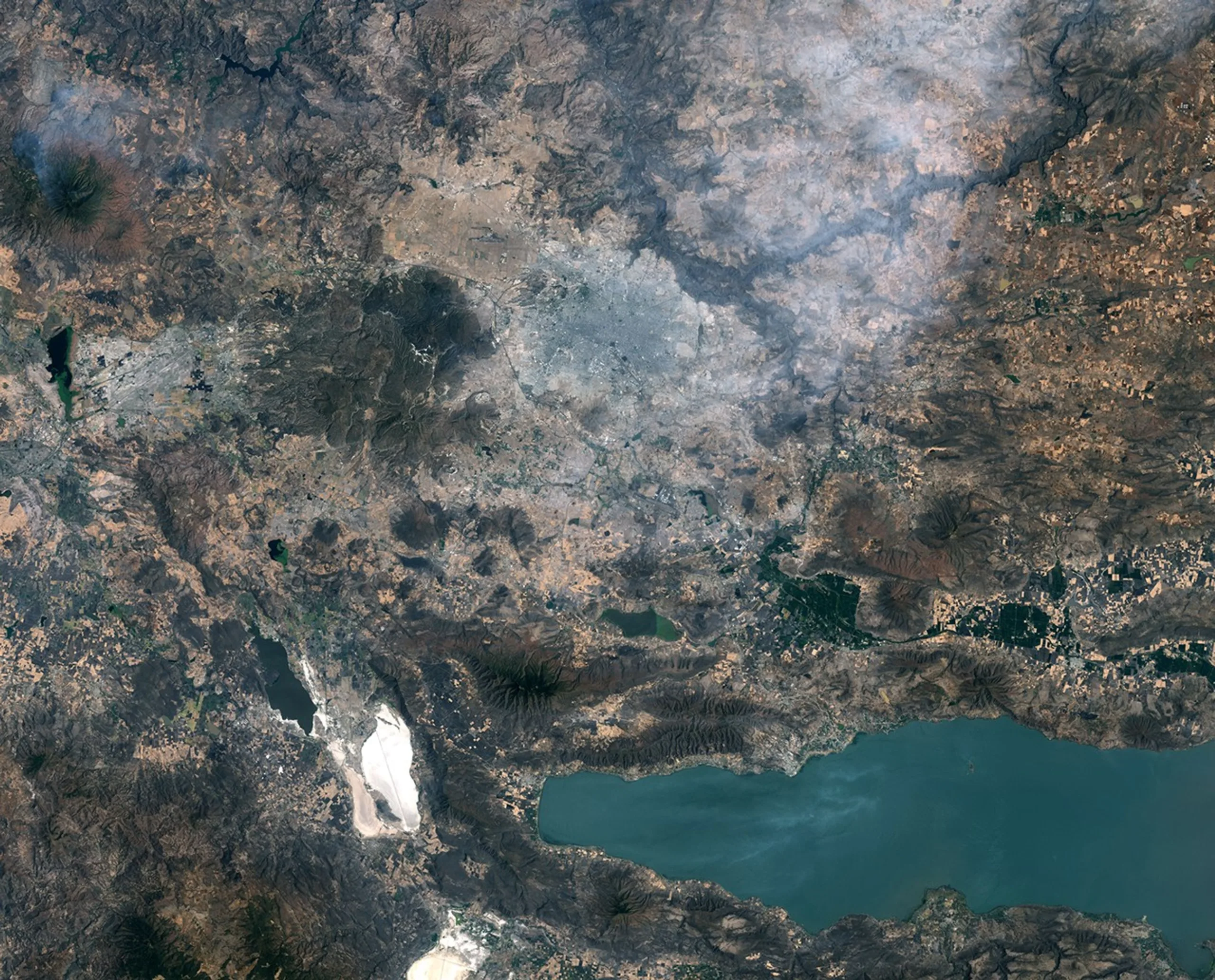 Guadalajara World Cup 2026: How a Volcano Shaped the Host City Images of Guadalajara in 1986 (left) and 2026 (right) shows the city expanding westward into an area that had been mostl