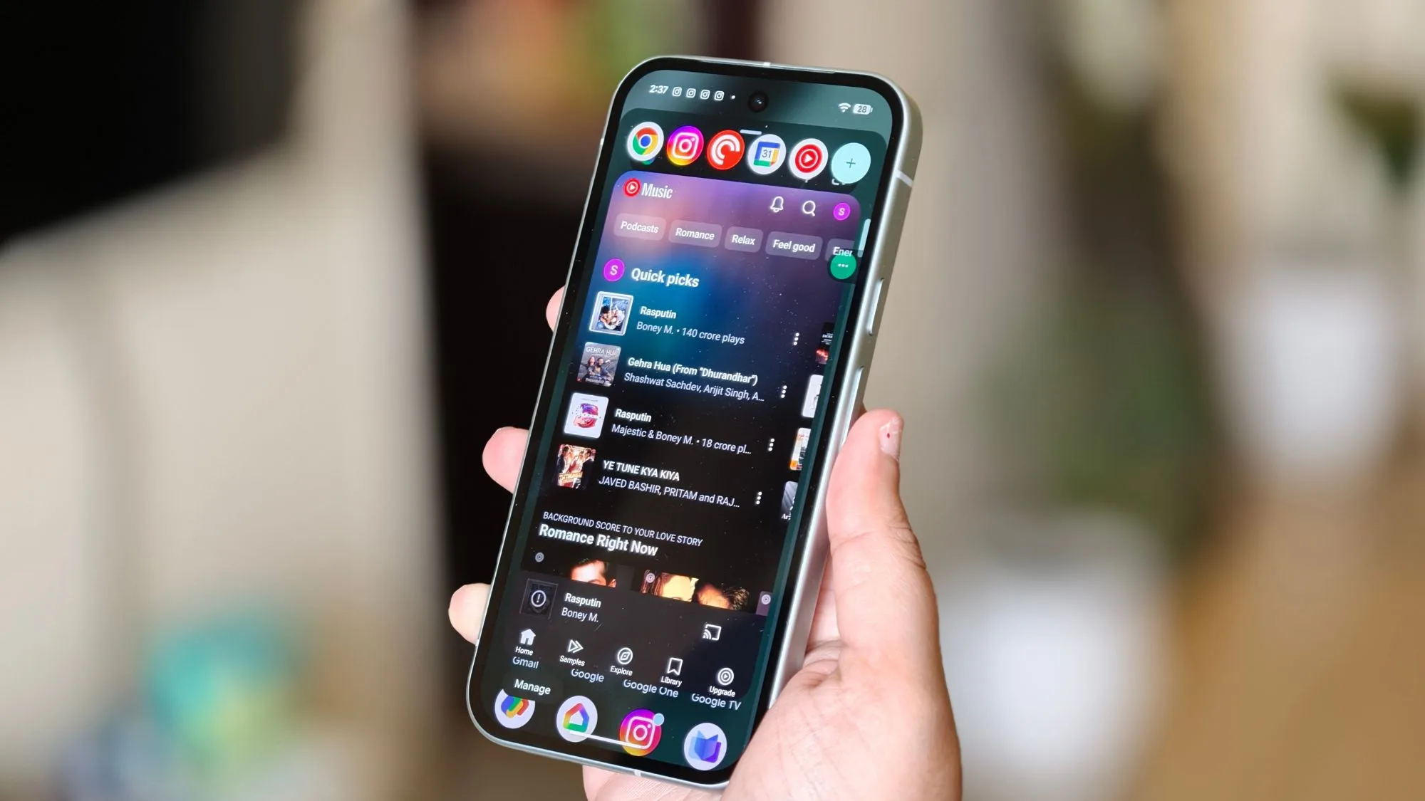 Android 17 App Bubbles: The Complete Guide for Pixel Users Listening to music while multitasking through bubbles