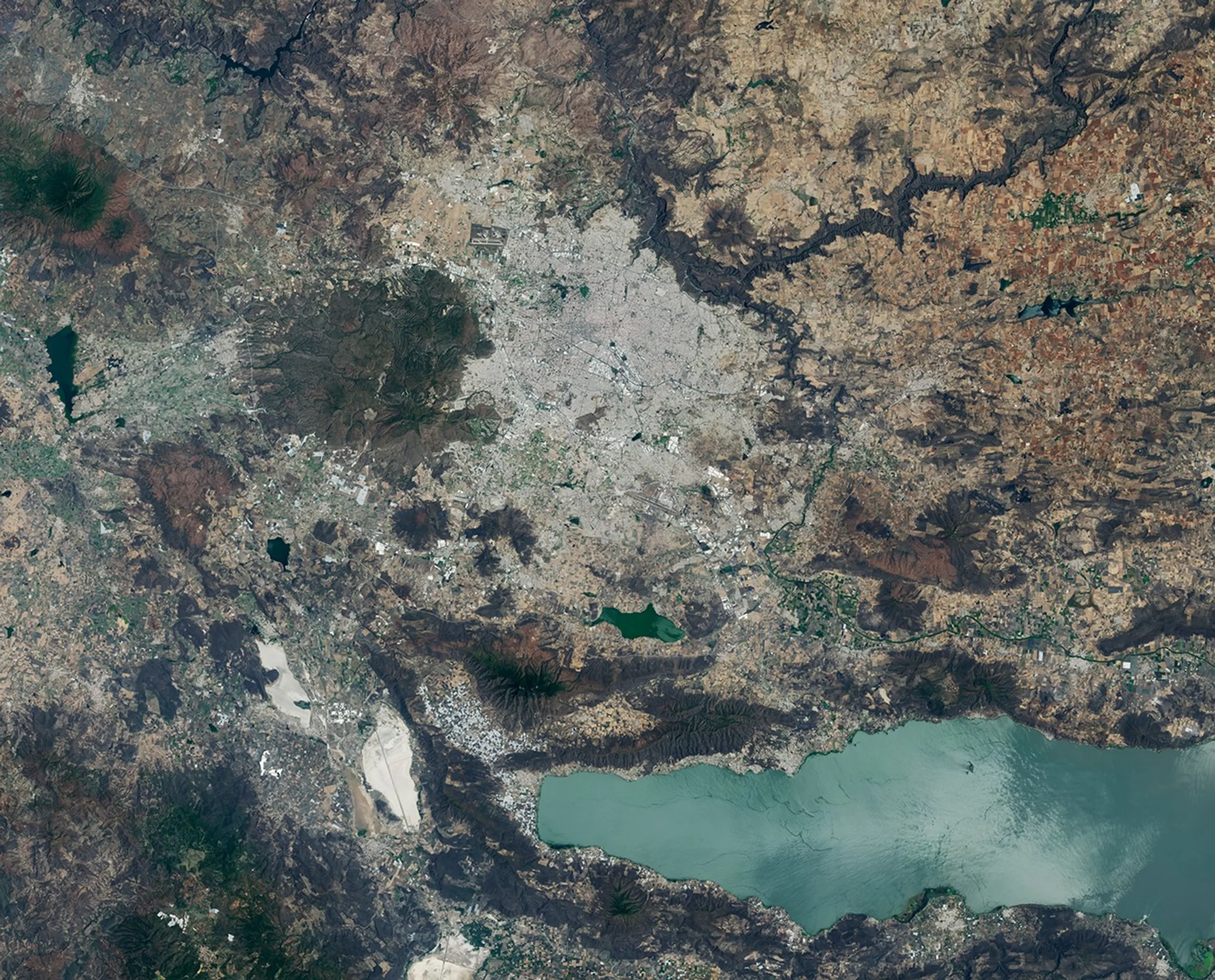 Guadalajara World Cup 2026: How a Volcano Shaped the Host City Images of Guadalajara in 1986 (left) and 2026 (right) shows the city expanding westward into an area that had been mostl