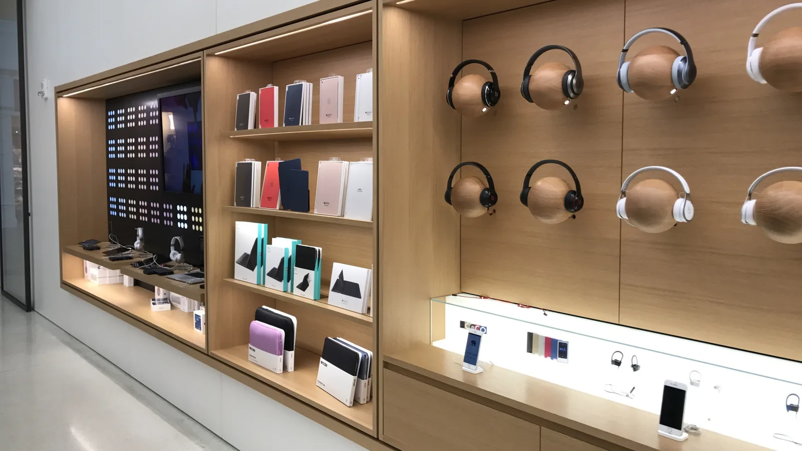 FIFA Brand Rules Force Musiala to Tape Over Beats by Dre Logo FIFA brand rules — FIFA wants Jamal Musiala to forget about Dre (during the World Cup) - Engadget