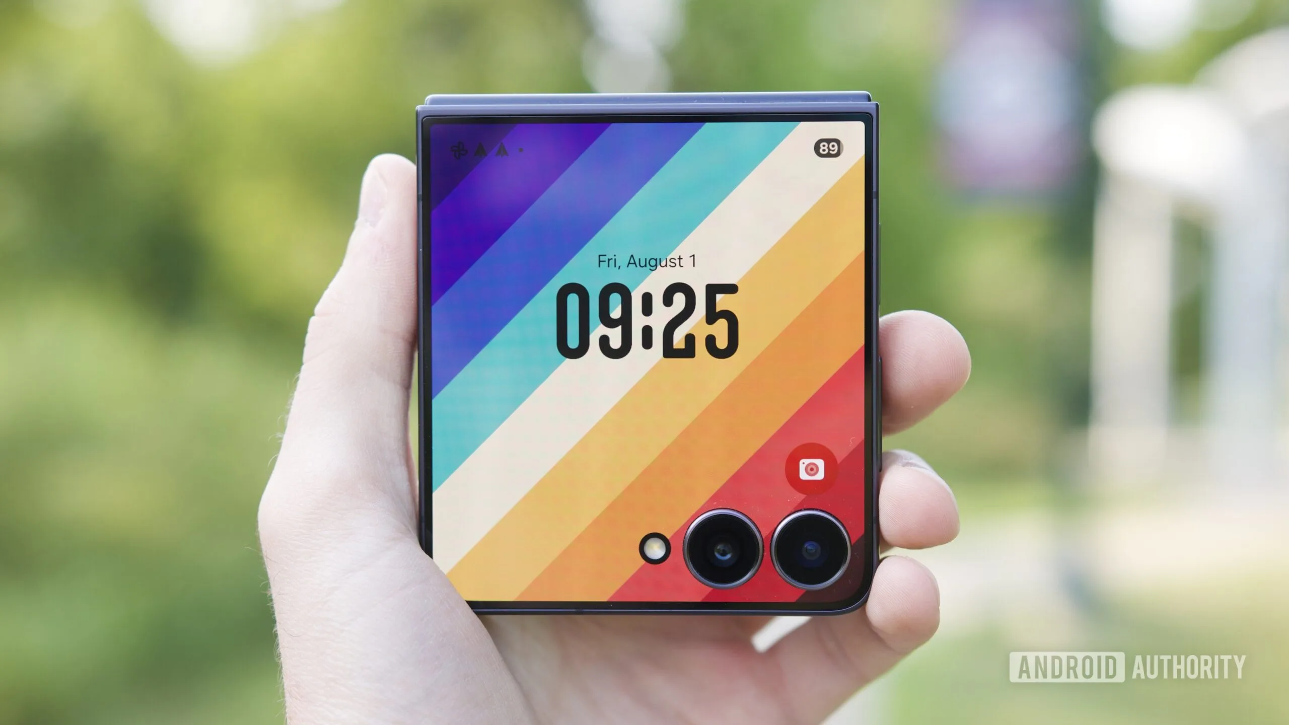 Galaxy Z Flip 7: Samsung’s Critical Clamshell Problem Holding the Galaxy Z Flip 7 with its cover screen on.