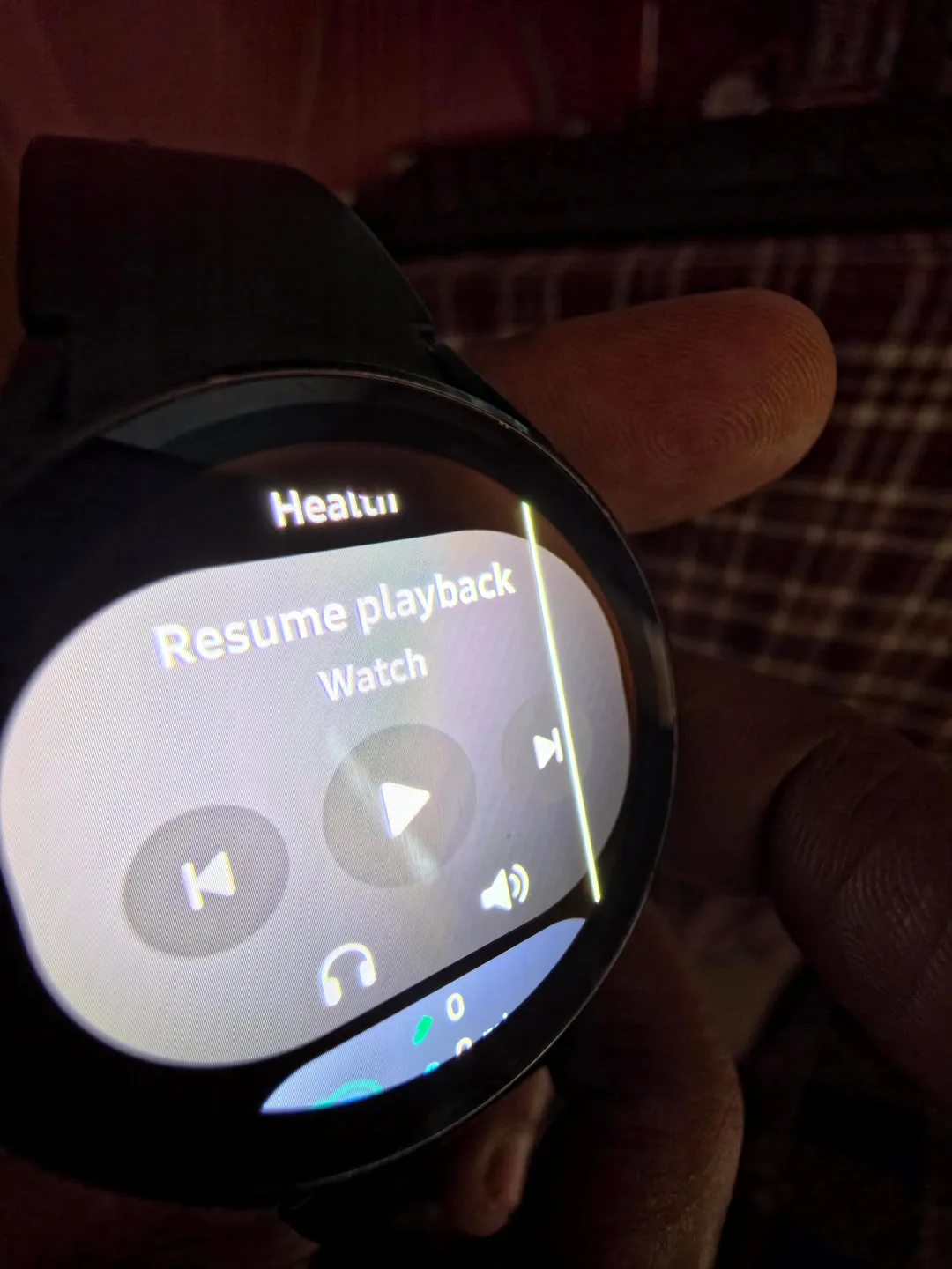 Galaxy Watch 4 Display Line Issue: Is Your Smartwatch Next? Galaxy Watch 4 display line — Galaxy Watch 4 White line on display (2)
