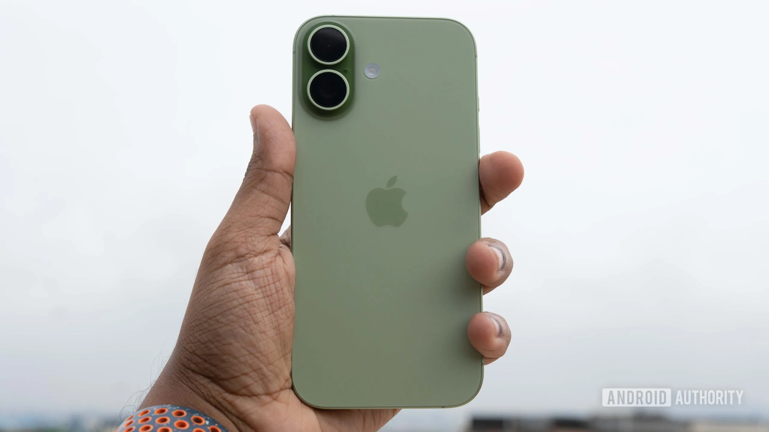 AI Smartphone Advice: 3 Chatbots Pick Their Best Phones Apple iPhone 17 1