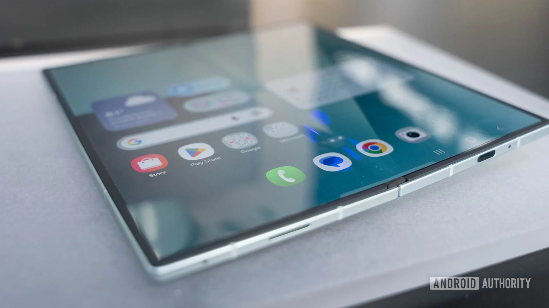 Galaxy Z Fold 8 Crease Fix: Latest Leak Points to Top-Level Results Samsung Galaxy Z Fold 7 flat on table showing inner display crease