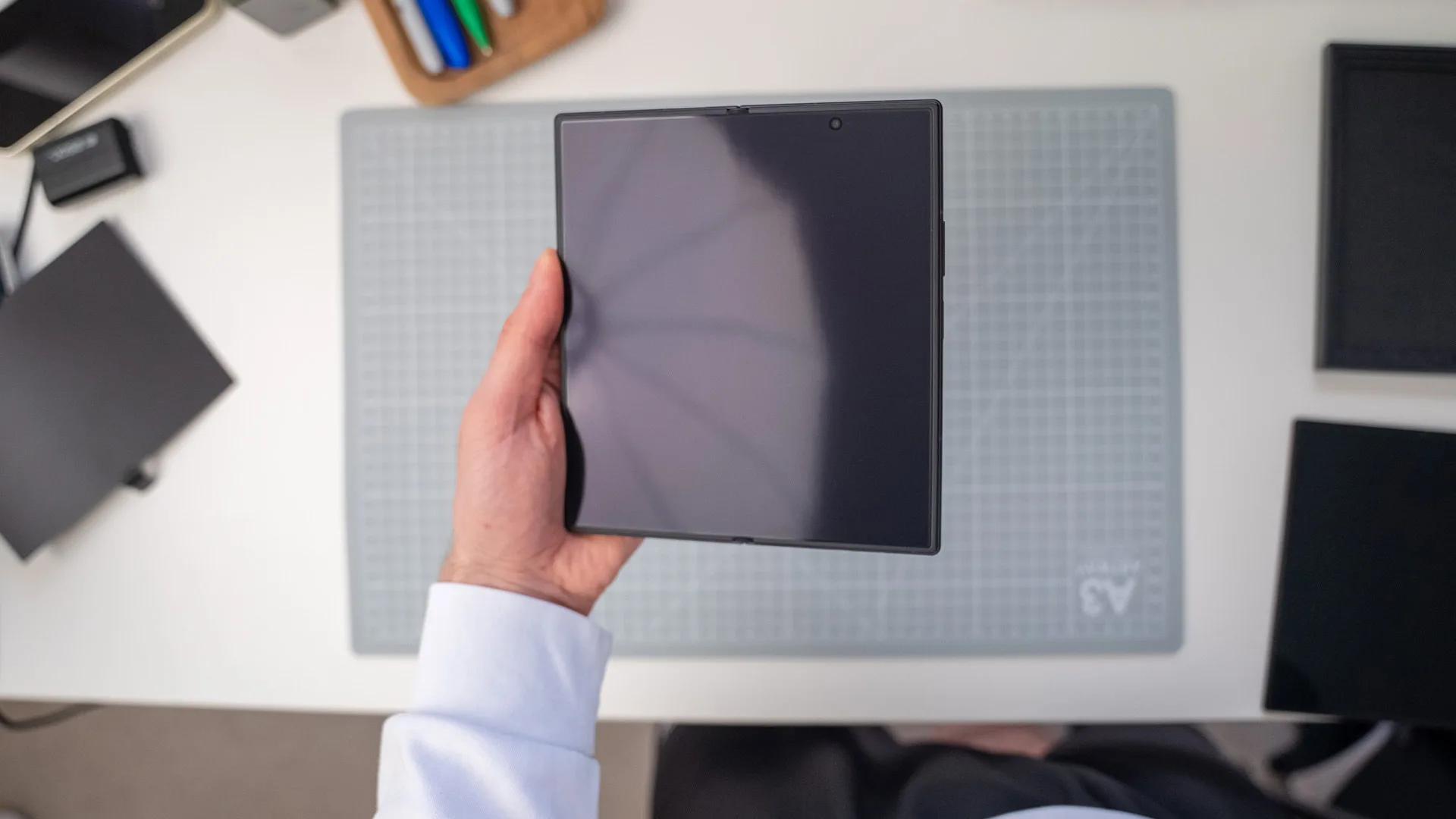 The Z Fold 8 crease is back after a week, but that’s not the full stor Z Fold 8 Ultra new