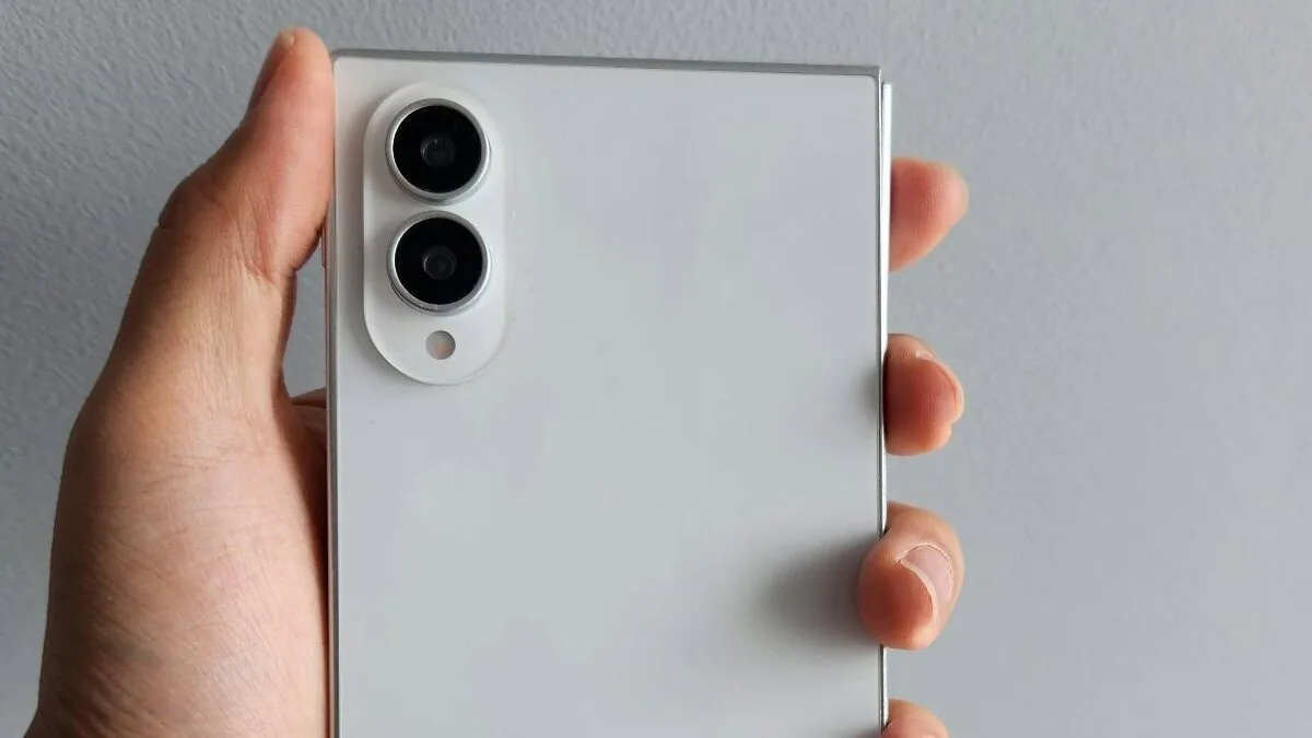 Galaxy Z Fold 8 Gets a Major BTS Tease Before Unpacked Galaxy Z Fold 8 2026 — Galaxy Z Fold 8 dummy