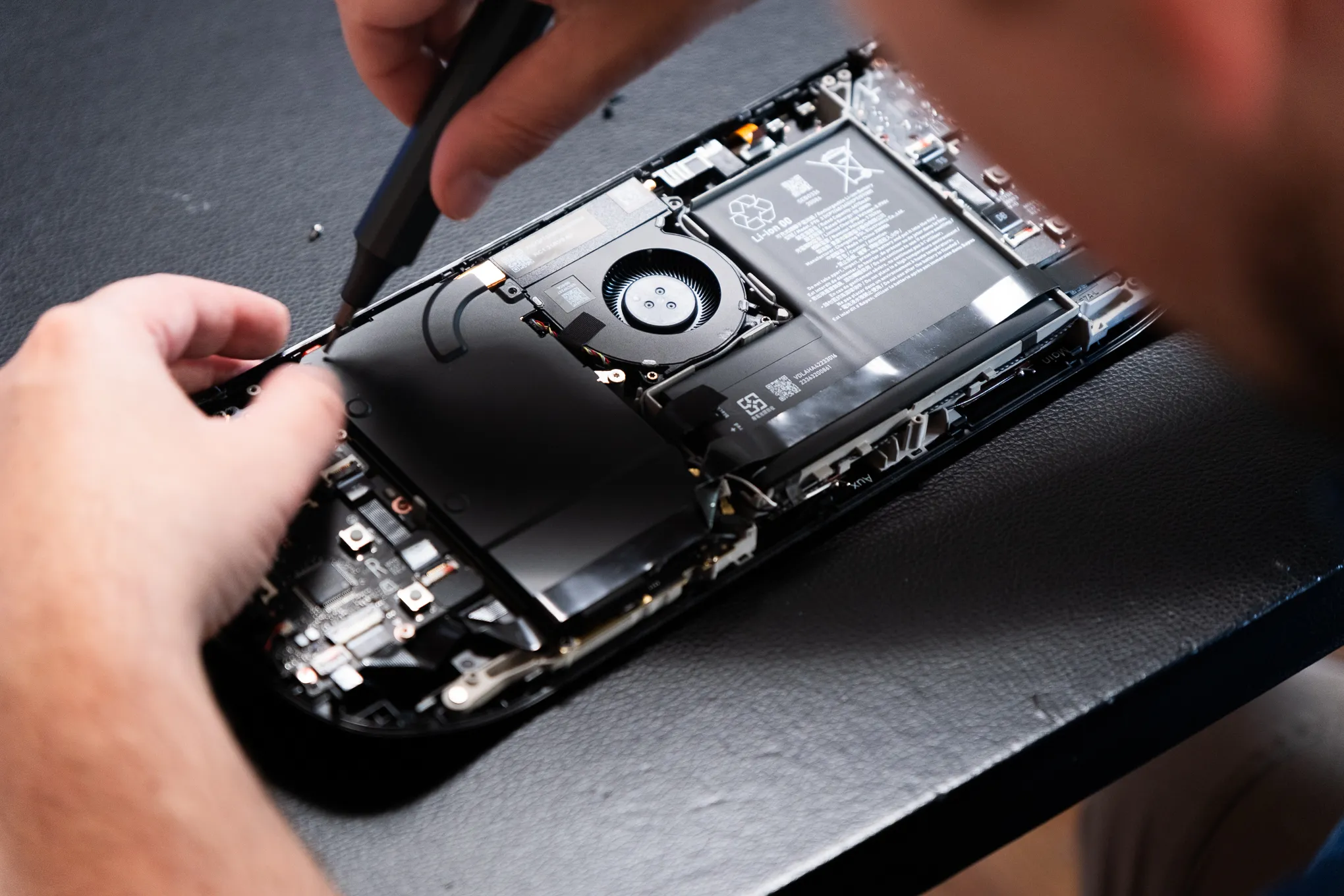 Steam Deck batteries are safe for now, Valve confirms The Steam Deck’s internals, including the L-shaped battery.