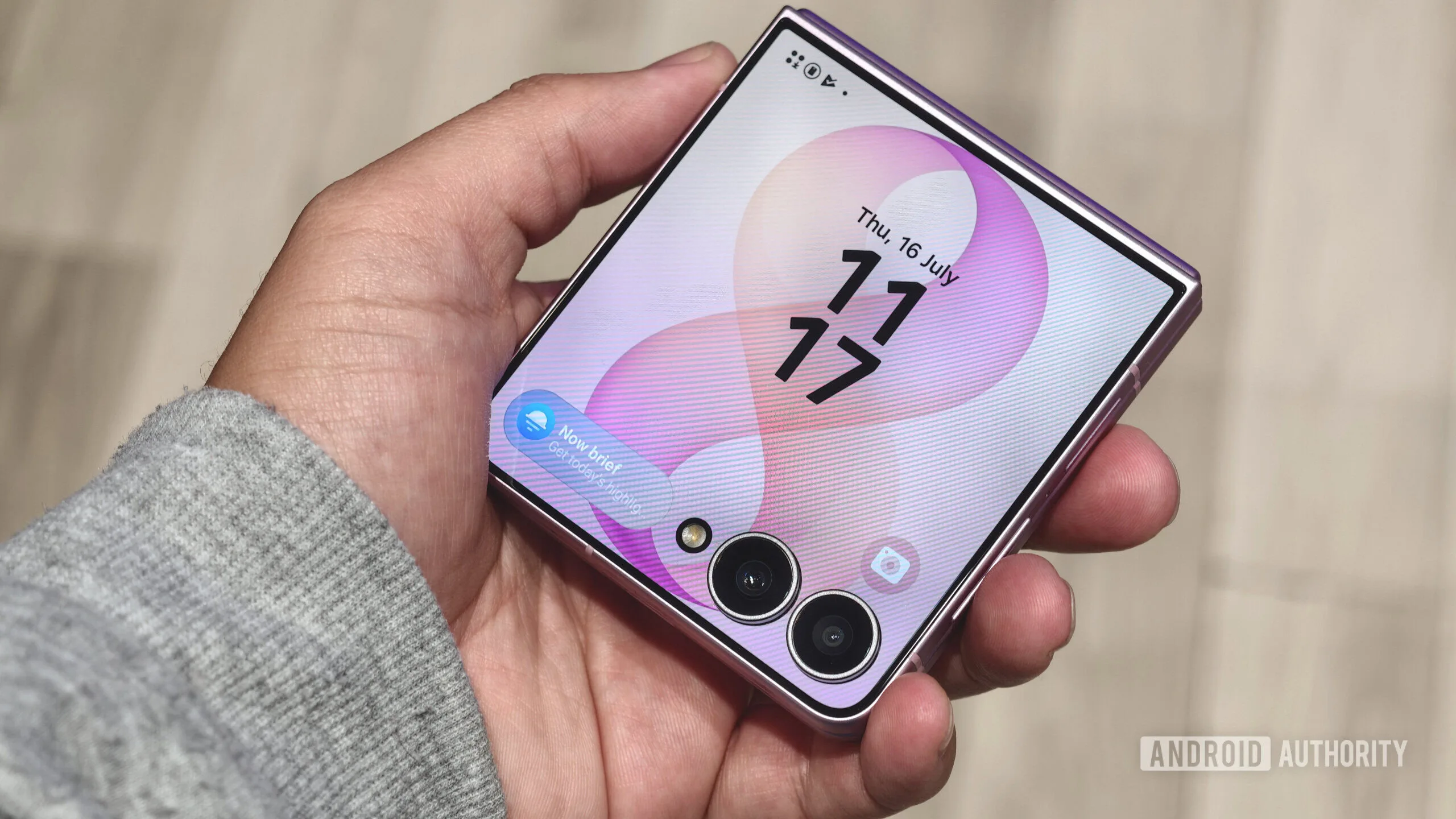Exynos 2700 Reported Results Put Qualcomm on Notice Samsung Galaxy Z Flip 8 with cover screen in hand scaled