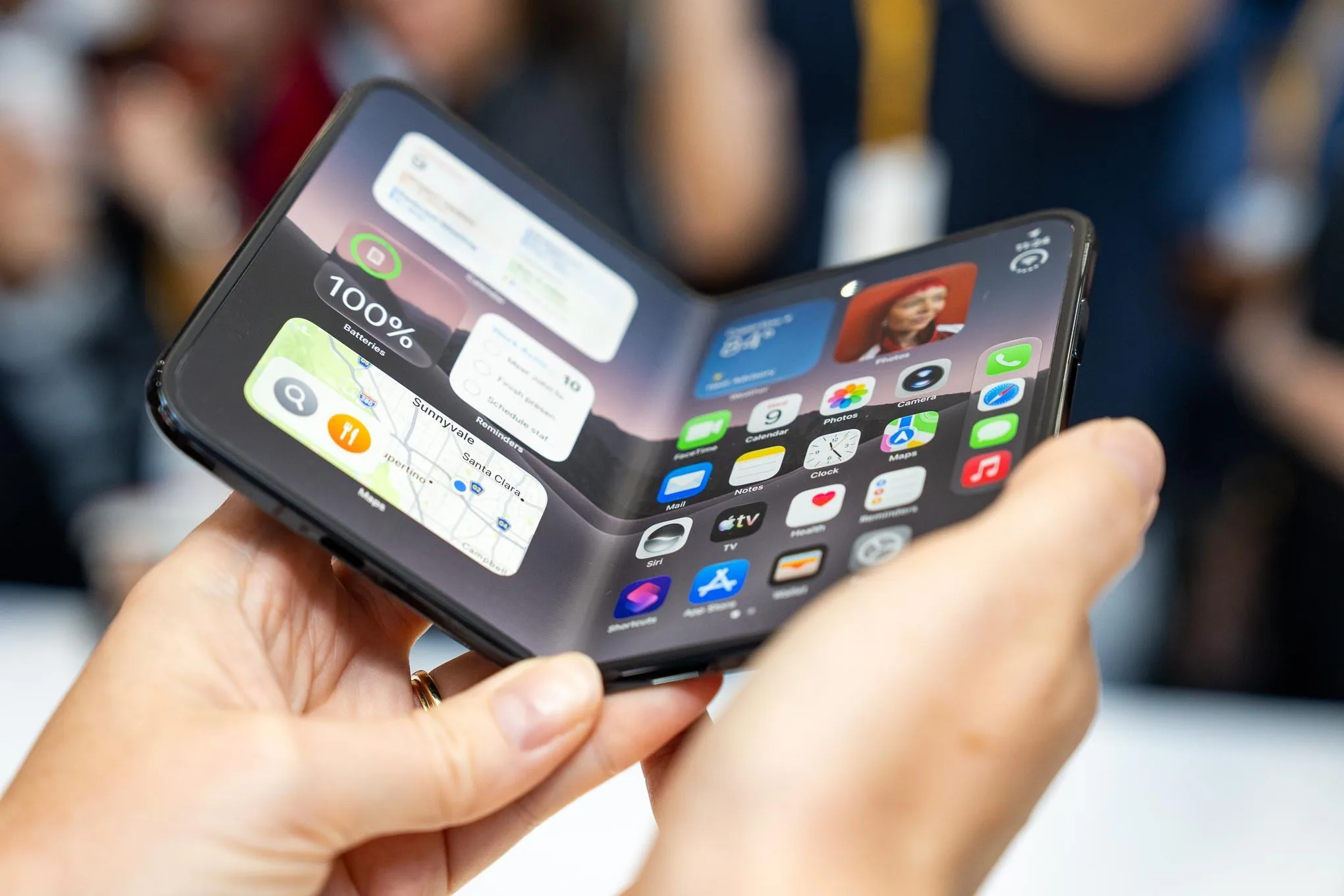 iPhone Duo: Apple’s Key Bet Is Software, Not Foldable Hardware iPhone Duo 2026 — 268734_iPhone_Duo_handson_ADiBenedetto_0005