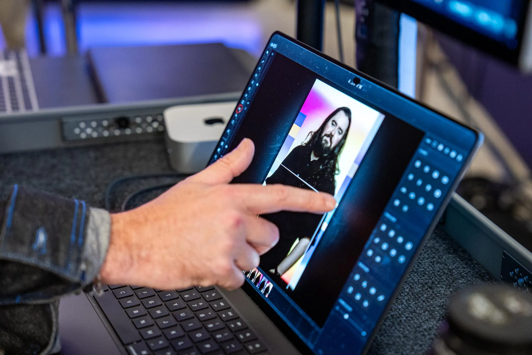 Touchscreen MacBook Pro: Apple’s Key, Cautious Bet This demo from a pro photographer used bracketed exposures and a vibe coded app to composite the images into one interac