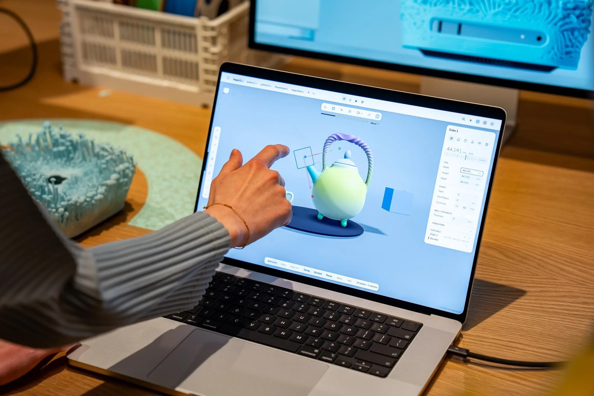 Touchscreen MacBook Pro: Apple’s Key, Cautious Bet touchscreen MacBook Pro 2026 — 268836_MacBook_Pro_touchscreen_OLED_handson_ADiBenedetto_0043